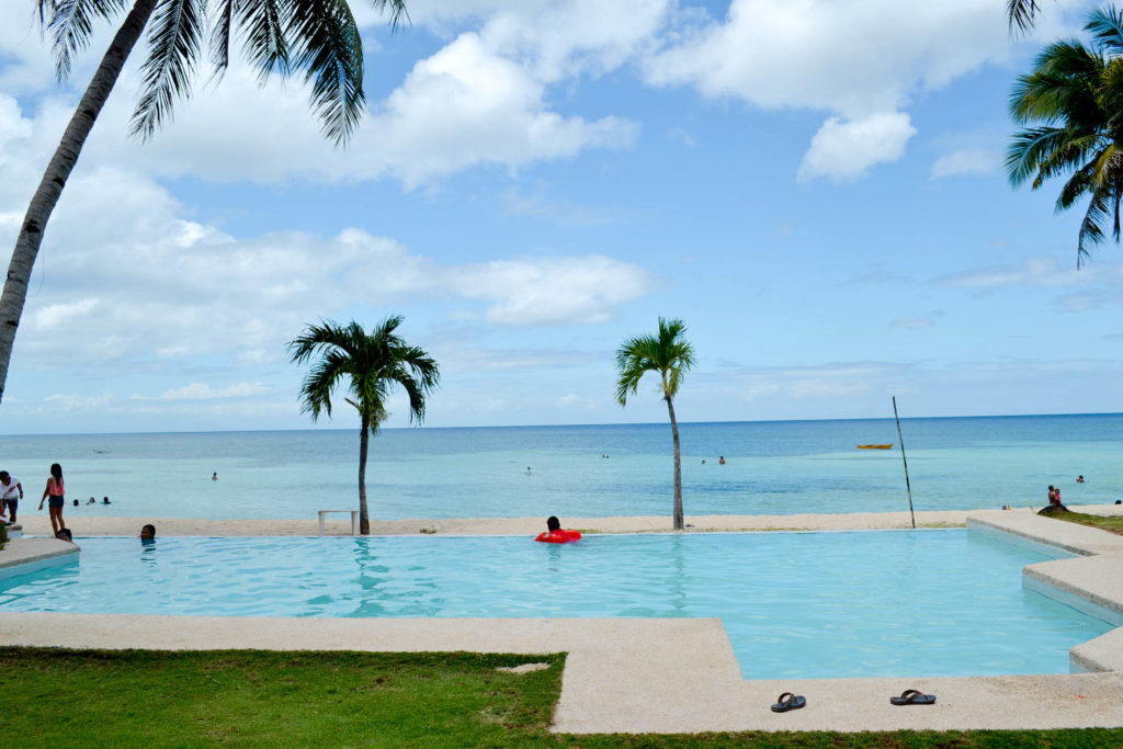 Beach in Tabuelan with swimming pool